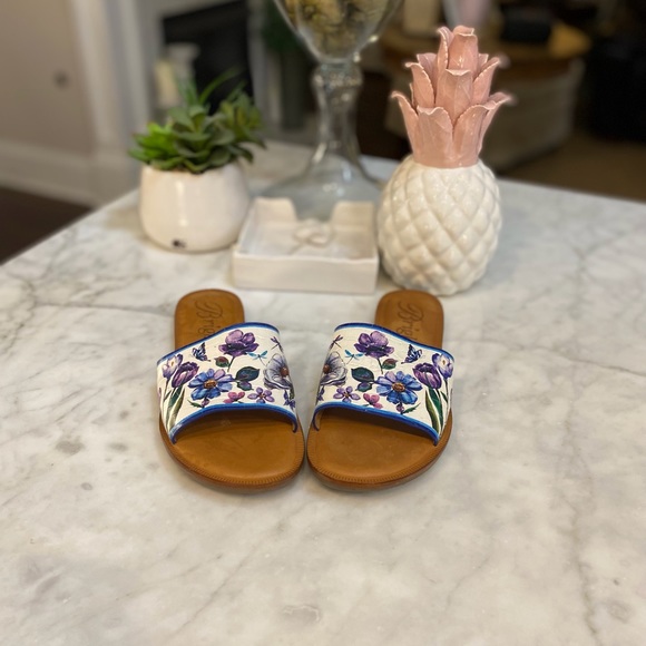 Brighton Shoes - BRIGHTON ADORE SANDALS!💙